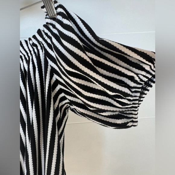 H&M Black & White Off Shoulder Striped Peplum Top Size S - Picture 3 of 6